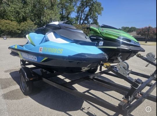 2 Sea Doo Jet Ski's on Lake Lewisville 