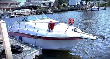 Crownline CR250 Cabin Cruiser.