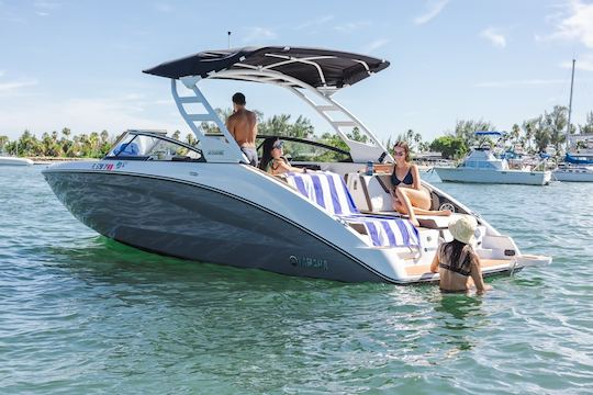 Yamaha 252SE 2023: ¡Disfruta de la costa de Miami con estilo!