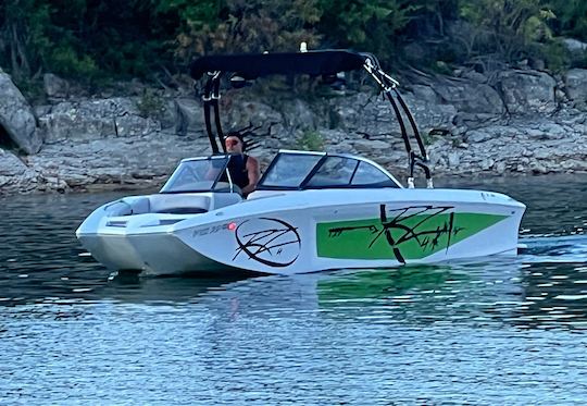 Tige RZ4 Wakeboat on Lake Travis/ Austin Texas