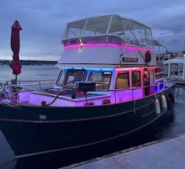 Hunky Dory Boat! Lake Union Lake WA tours, Karaoke system, Mini fridge!