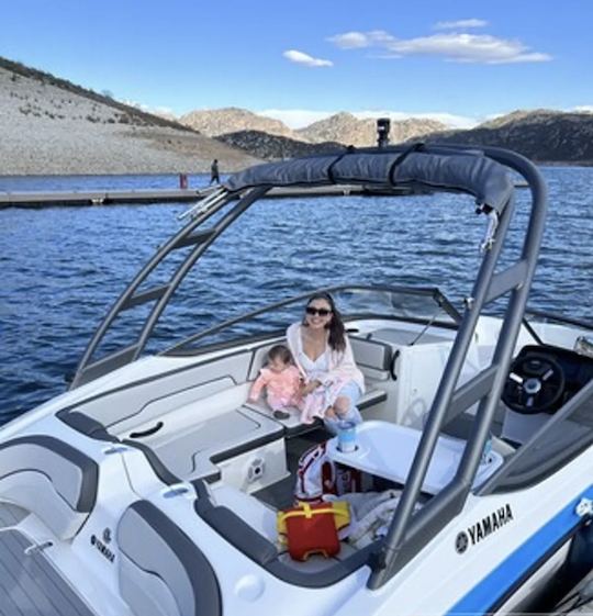 2022 Yamaha Jet Boat for rent!! FREE TUBES and WAKESKATE INCLUDED