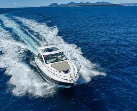 Alquiler del yate Beneteau Gran Turismo 38 Grey a motor en la Costa Azul, Francia