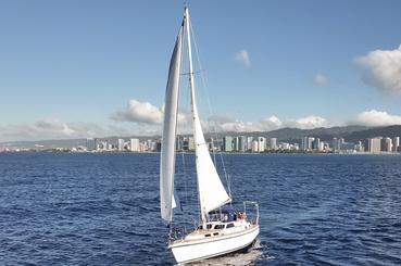 Desconto de $100 na promoção de inverno! Charter de luxo privado em Honolulu em um barco japonês de 41 pés