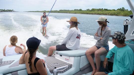 Deportes acuáticos con Coastal Wake 