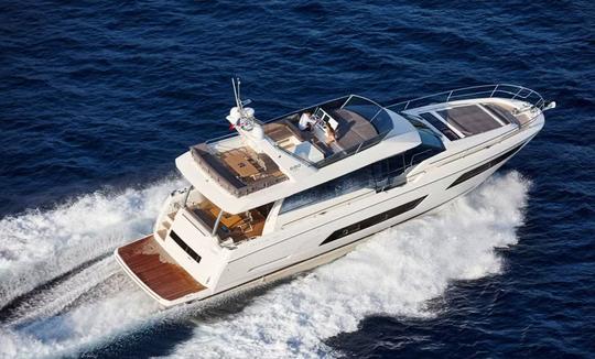 Location de méga-yacht Prestige 680 Romy One Power sur la Côte d'Azur, France 