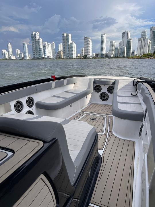 Barco de lujo para 12 personas en Cartagena Colombia