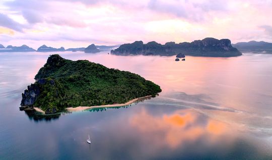 Private Sailing Cruise in El Nido