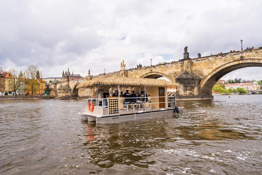 Prague Party Tiki Boat - El bar flotante