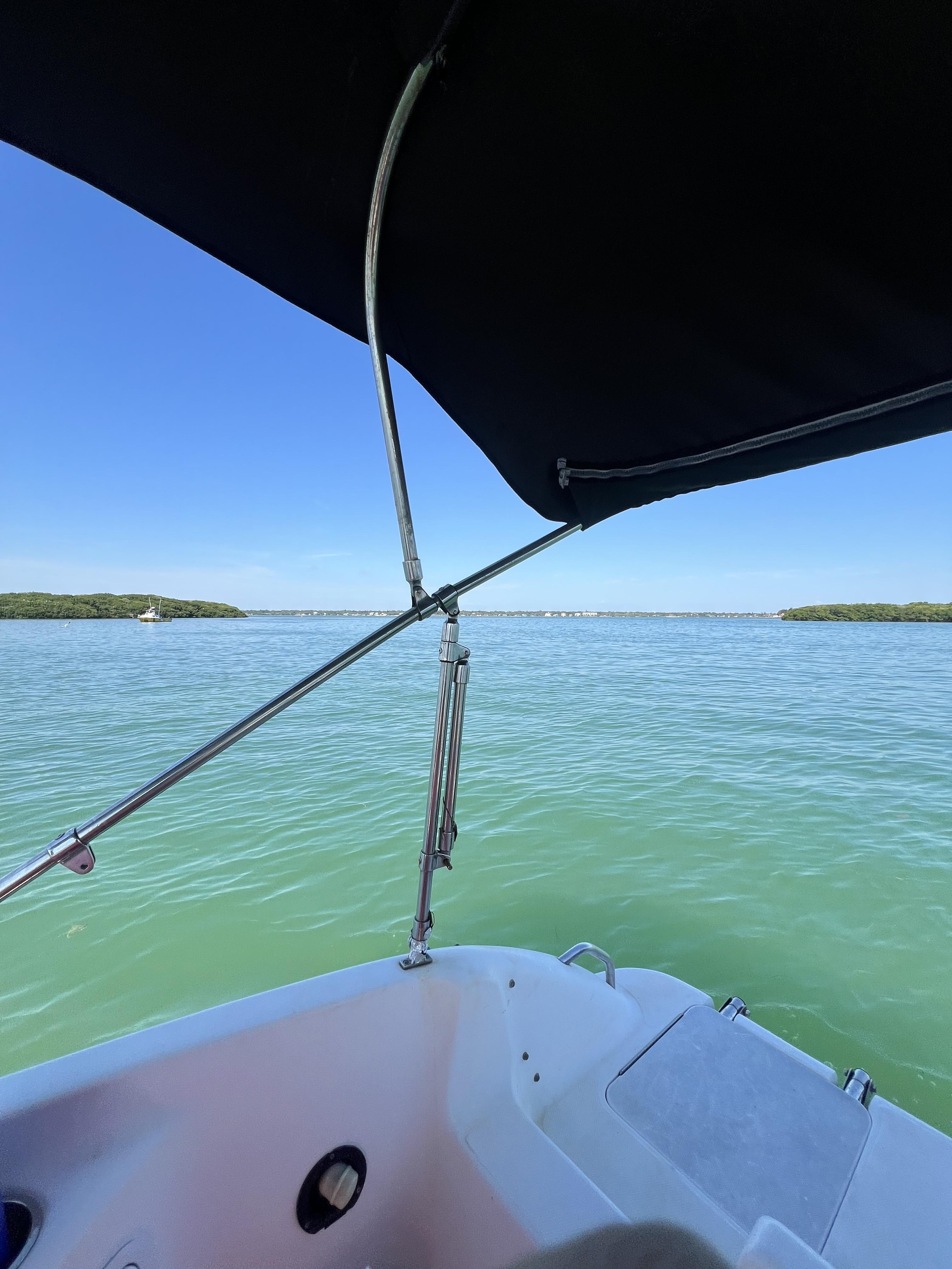 Hurricane Sundeck 217 Deck Boat for 10 passengers in St. Pete Beach